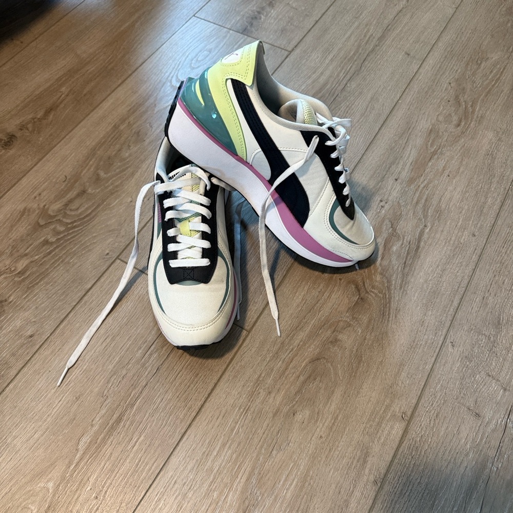 Puma White and Black Athletic Shoes Retro Design, size 10